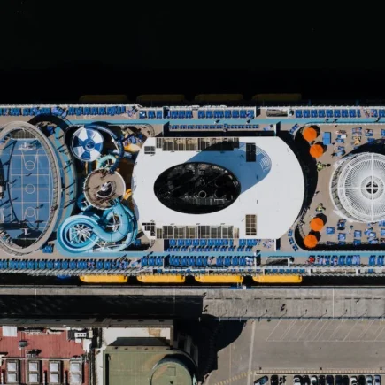 un bateau de croisière vu de dessus